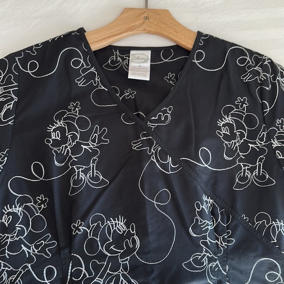 Minnie Mouse scrub top - Picture 6 of 7